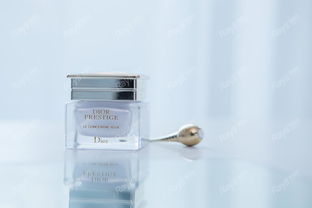 迪奧花蜜活顏絲悅眼霜 奢華護(hù)膚的精致之選